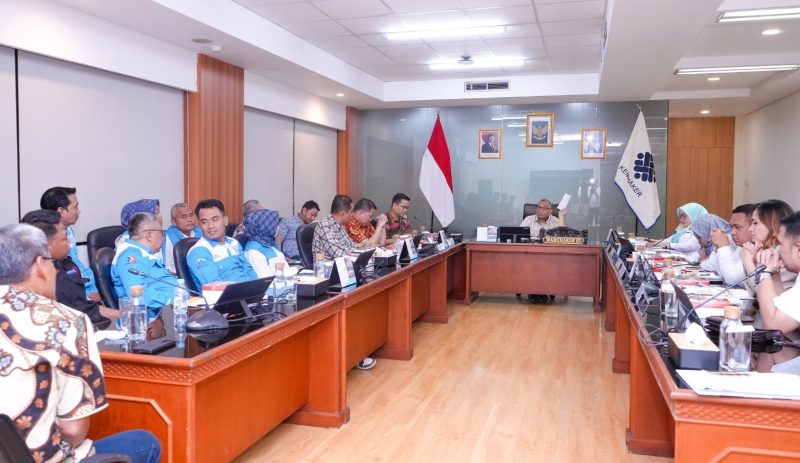 Wamenaker Tegaskan Pekerja Libur Nasional Wajib Terima Upah Lembur
