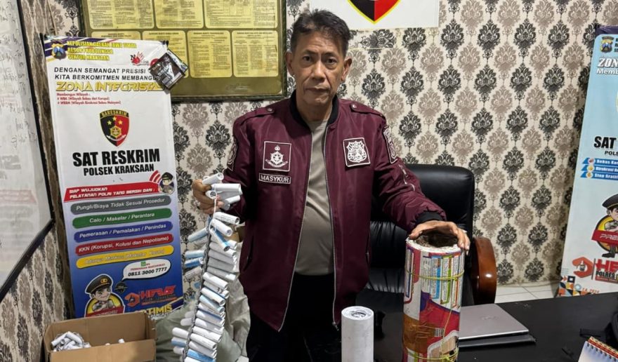 Polisi Gerebek Rumah Produksi Petasan di Probolinggo, Ratusan Petasan dan Bubuk Peledak Disita