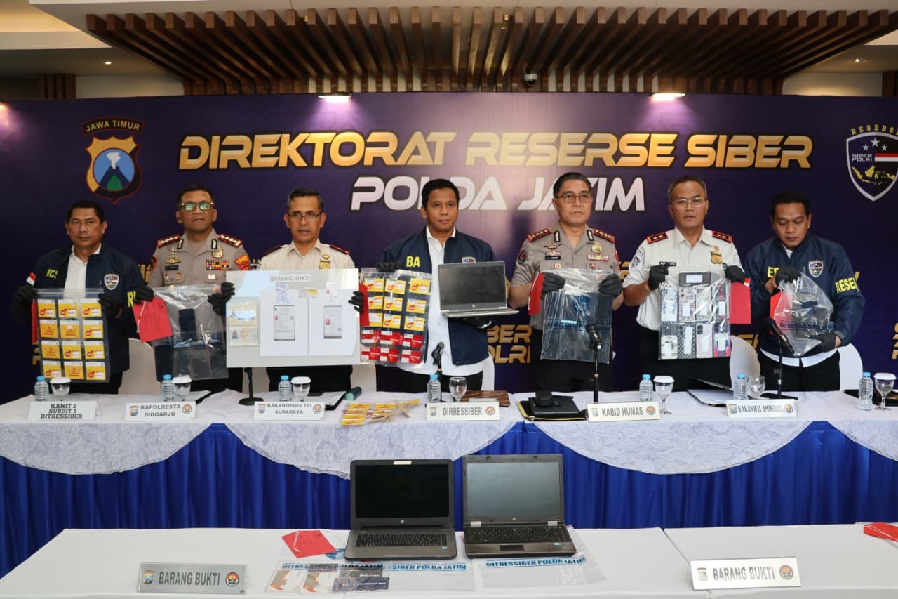 Sindikat 'Love Scamming' Antarnegara Ditangkap di Surabaya, 35 Korban Rugi Rp1,1 Miliar