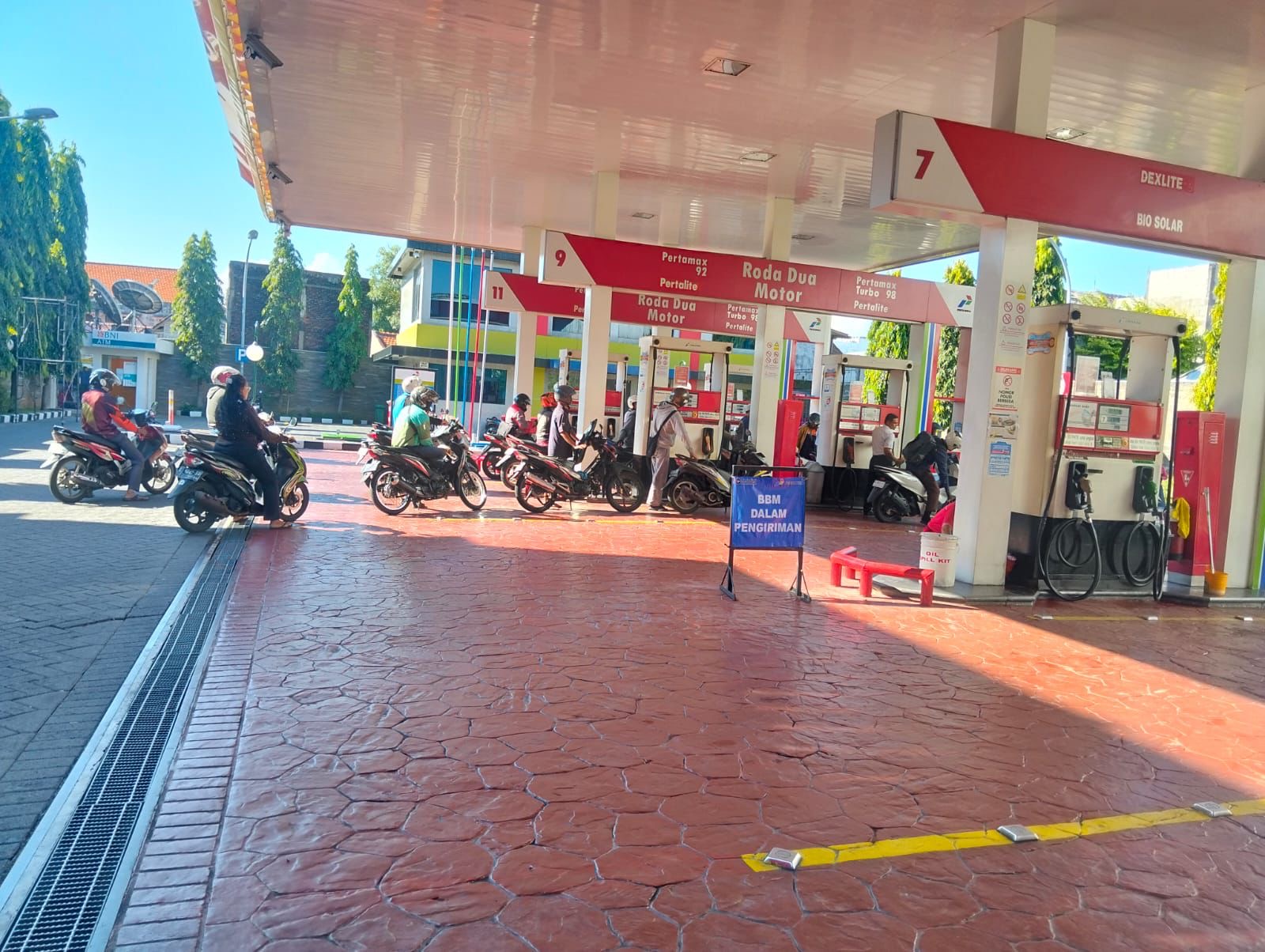 Urai Antrean Solar di Jatim, Pertamina Operasikan Terminal BBM 24 Jam