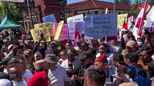 Demo di Sidoarjo, Warga Tuntut Program MBG Berpayung Hukum UU