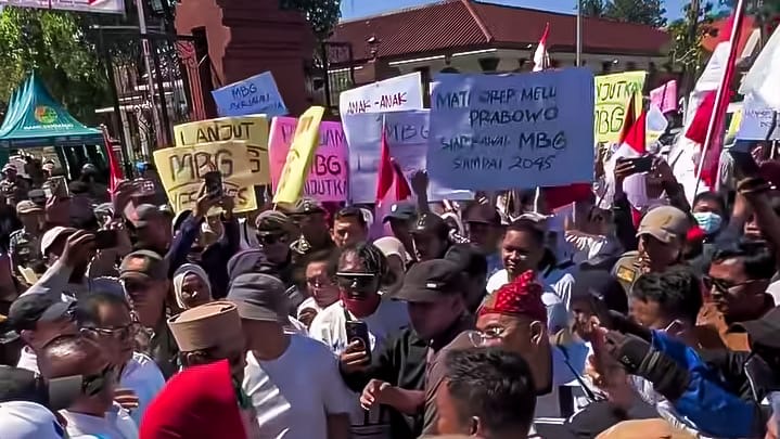 Demo di Sidoarjo, Warga Tuntut Program MBG Berpayung Hukum UU