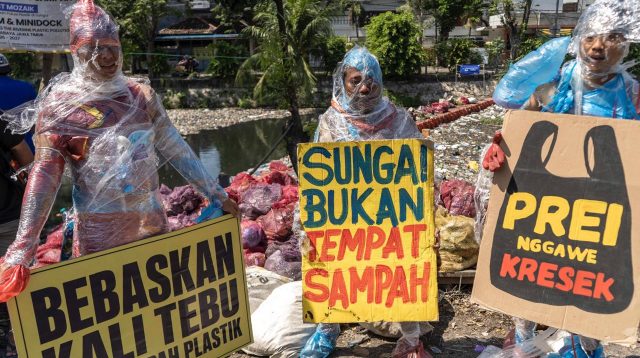 Aksi Gabungan di Kali Tebu, Ingatkan Sampah Plastikmu Meracuni Iwak Kali