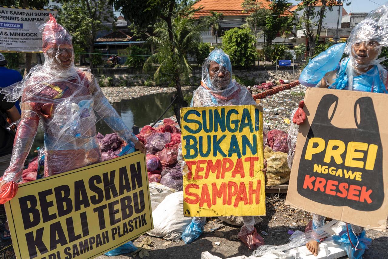 Aksi Gabungan di Kali Tebu, Ingatkan Sampah Plastikmu Meracuni Iwak Kali