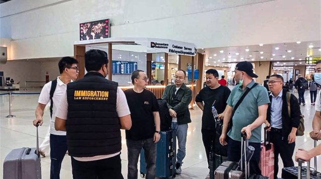 Garap Proyek Ilegal di Pakuwon Mall, 8 WNA Tiongkok Dideportasi Imigrasi Surabaya