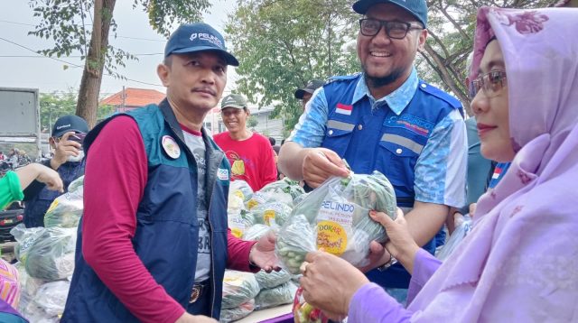 TPS Gelar Pasar Murah di Pakal, Bisa Tebus Sembako Hanya Rp 2.000