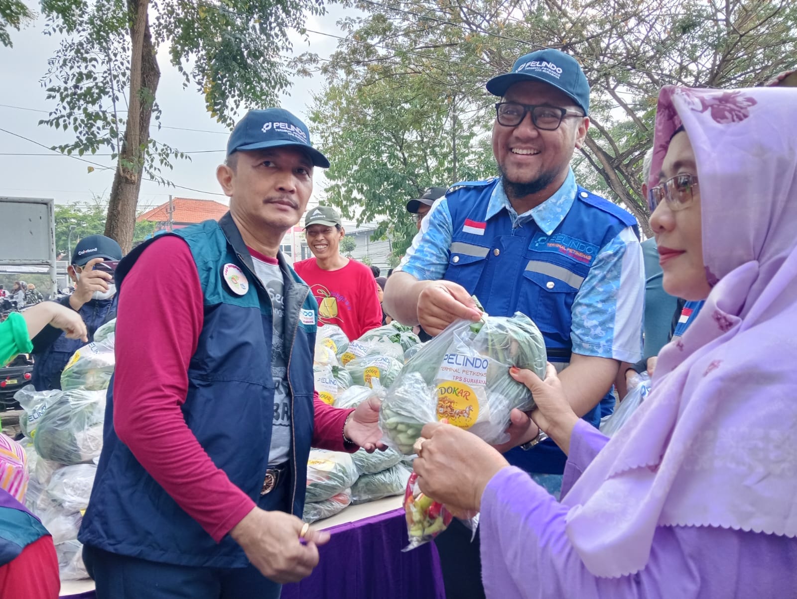 TPS Gelar Pasar Murah di Pakal, Bisa Tebus Sembako Hanya Rp 2.000
