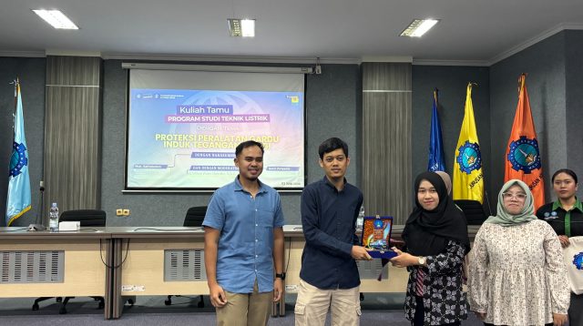 Bukan Teori, PLN Ajak Mahasiswa PNM Bedah ‘Perisai’ Otomatis Pasokan Listrik Modern