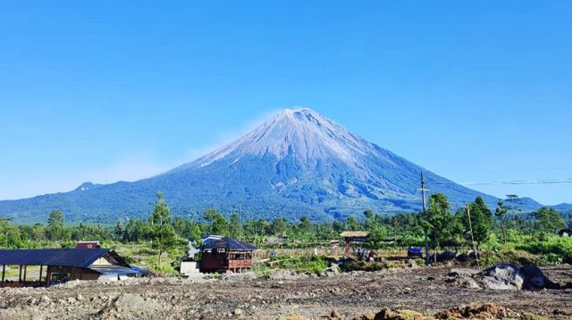 Aktivitas Semeru Meningkat, BPBD Lumajang Pasang 12 CCTV dan EWS di Jalur Rawan Bencana