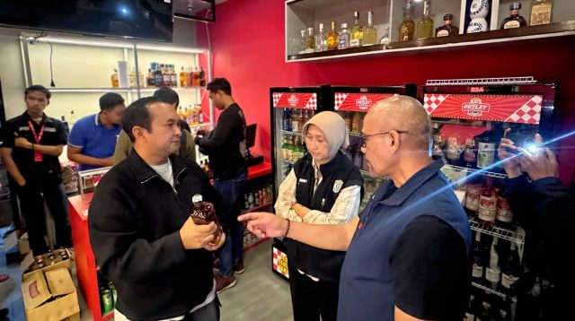 Bupati Lumajang Sidak Toko Miras, Tegaskan Tak Akan Terbitkan Izin Penjualan Alkohol