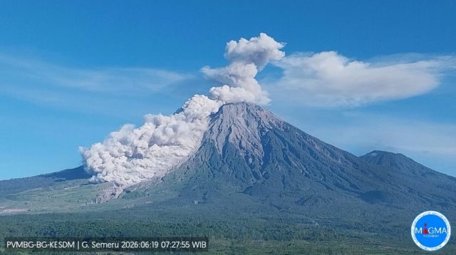 Semeru Erupsi, Awan Panas Meluncur 4,5 Km, BPBD Pastikan Warga Aman