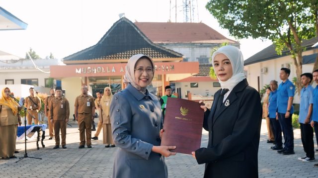 Lantik Direktur Perumdam Tirta Mahameru, Bupati Lumajang Tekankan Layanan Air Bersih