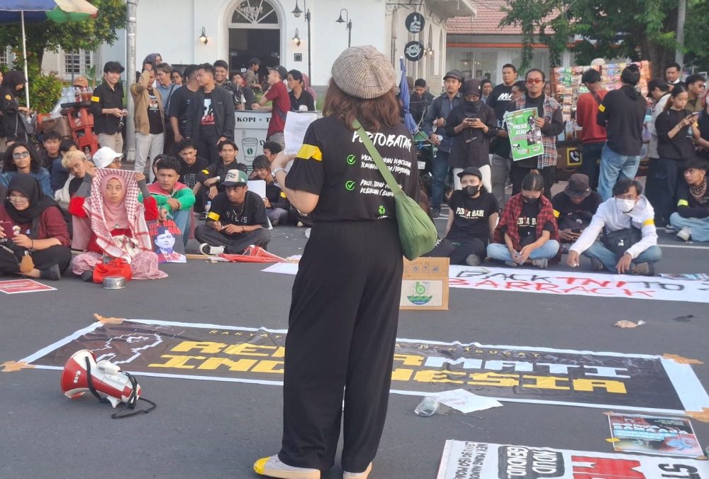 Rakyat Surabaya Menggugat Gelar Aksi di Grahadi, Desak Evaluasi Pemerintahan dan Kebijakan Negara