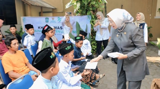 27 Anak Ikuti Sunat Massal di Sumbersuko, Bunda Indah Beri Semangat Peserta