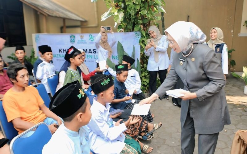 27 Anak Ikuti Sunat Massal di Sumbersuko, Bunda Indah Beri Semangat Peserta