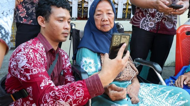 Pemkot Surabaya dan Komdigi Uji Coba "Perlinsos Digital" untuk Bansos Tepat Sasaran