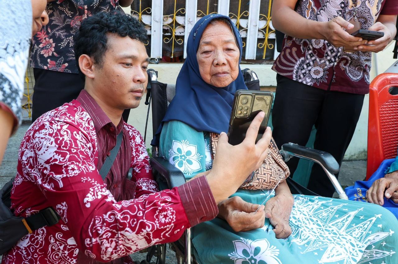 Pemkot Surabaya dan Komdigi Uji Coba "Perlinsos Digital" untuk Bansos Tepat Sasaran