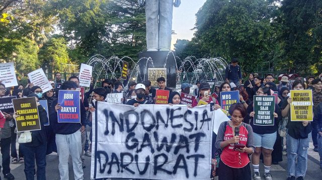 - [ ] Massa "Surabaya Menggugat" Desak Pembatalan UU Polri dan UU TNI