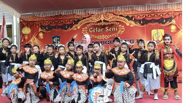 Panggung Mengukir Bakat, Merayakan Kreasi SDN Warugunung 1 Pukau Ratusan Wali Murid