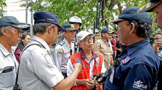 Genjot Digitalisasi Parkir, Dishub Surabaya Berhentikan 163 Jukir Bandel