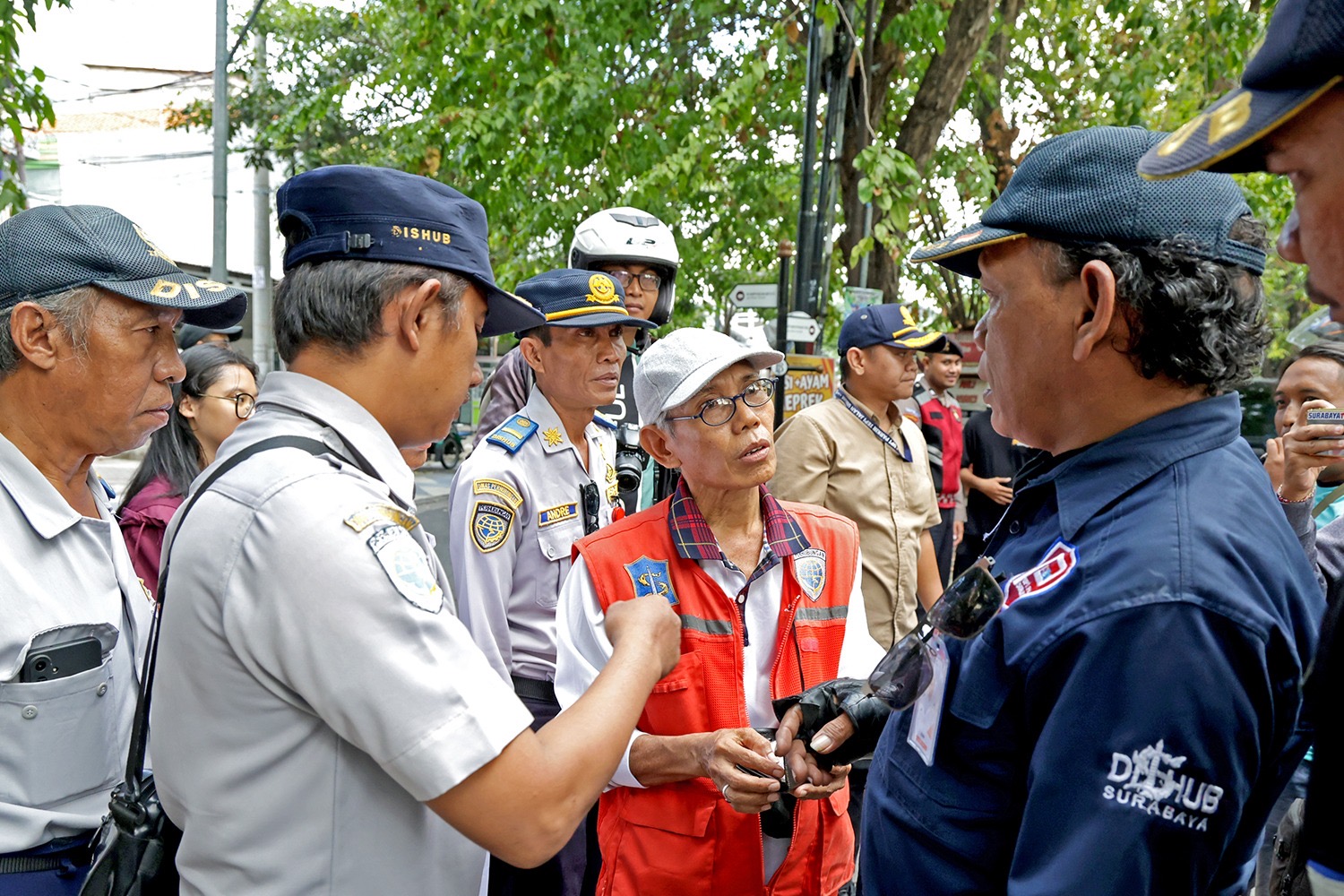 Genjot Digitalisasi Parkir, Dishub Surabaya Berhentikan 163 Jukir Bandel