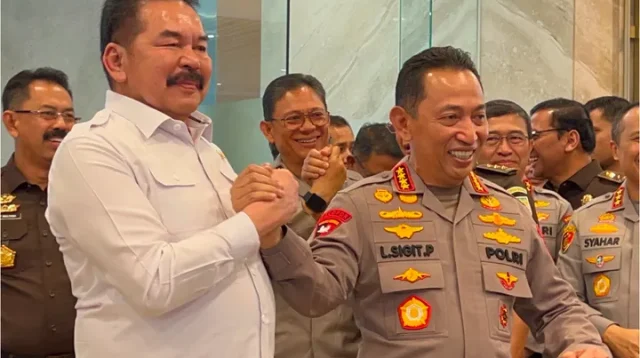 Kapolri Jenderal Listyo Sigit Prabowo bersama Jaksa Agung ST Burhanuddin menegaskan hubungan Polri dan Kejaksaan Agung tetap harmonis dan solid.