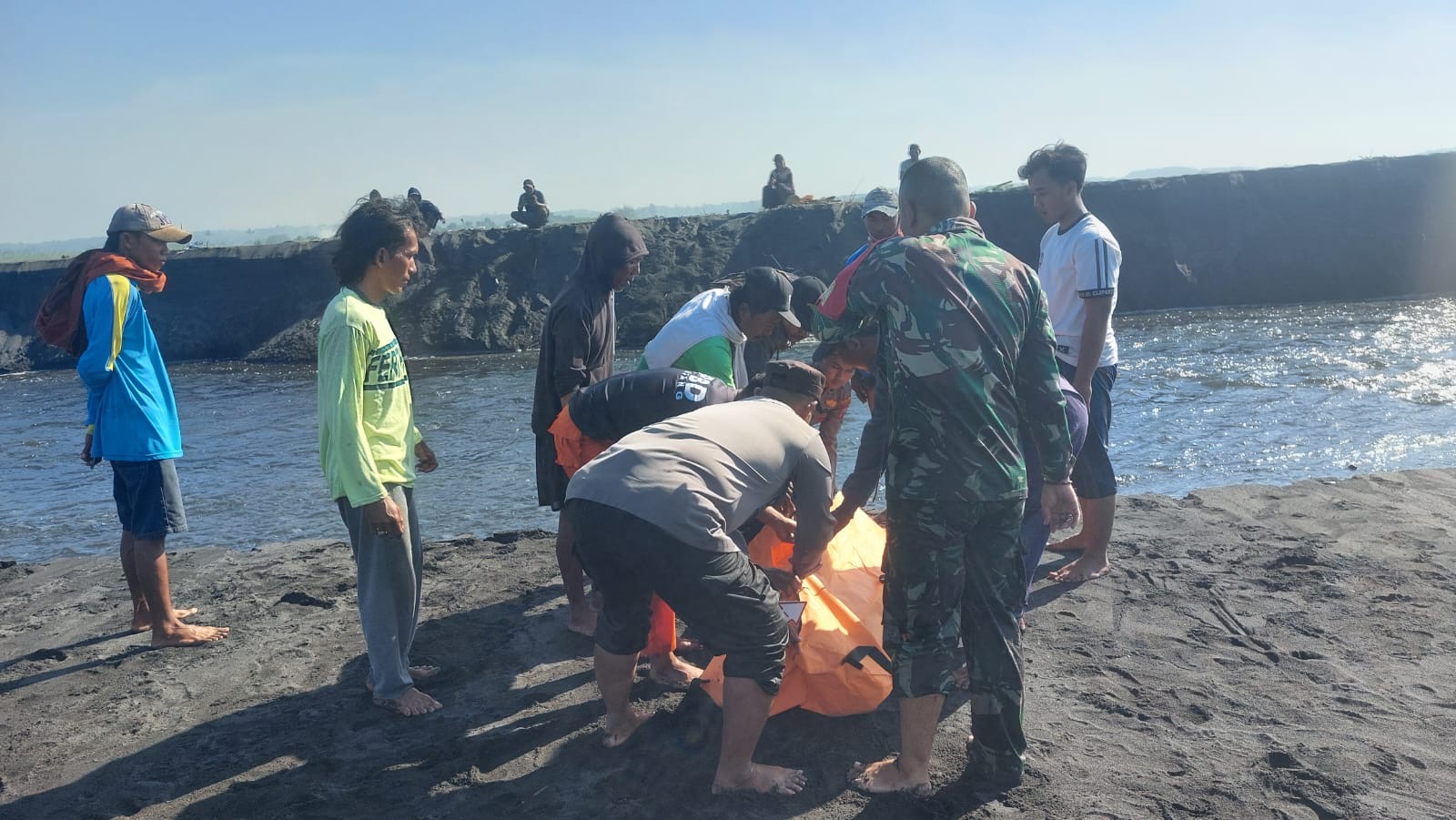 Gelombang Tinggi di Perairan Lumajang, Nelayan Jember Tewas Terpental dari Perahu