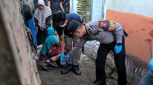 Kesaksian Pilu Istri di Lumajang, Bangun Tidur Lihat Suami Dibantai Teman Sendiri