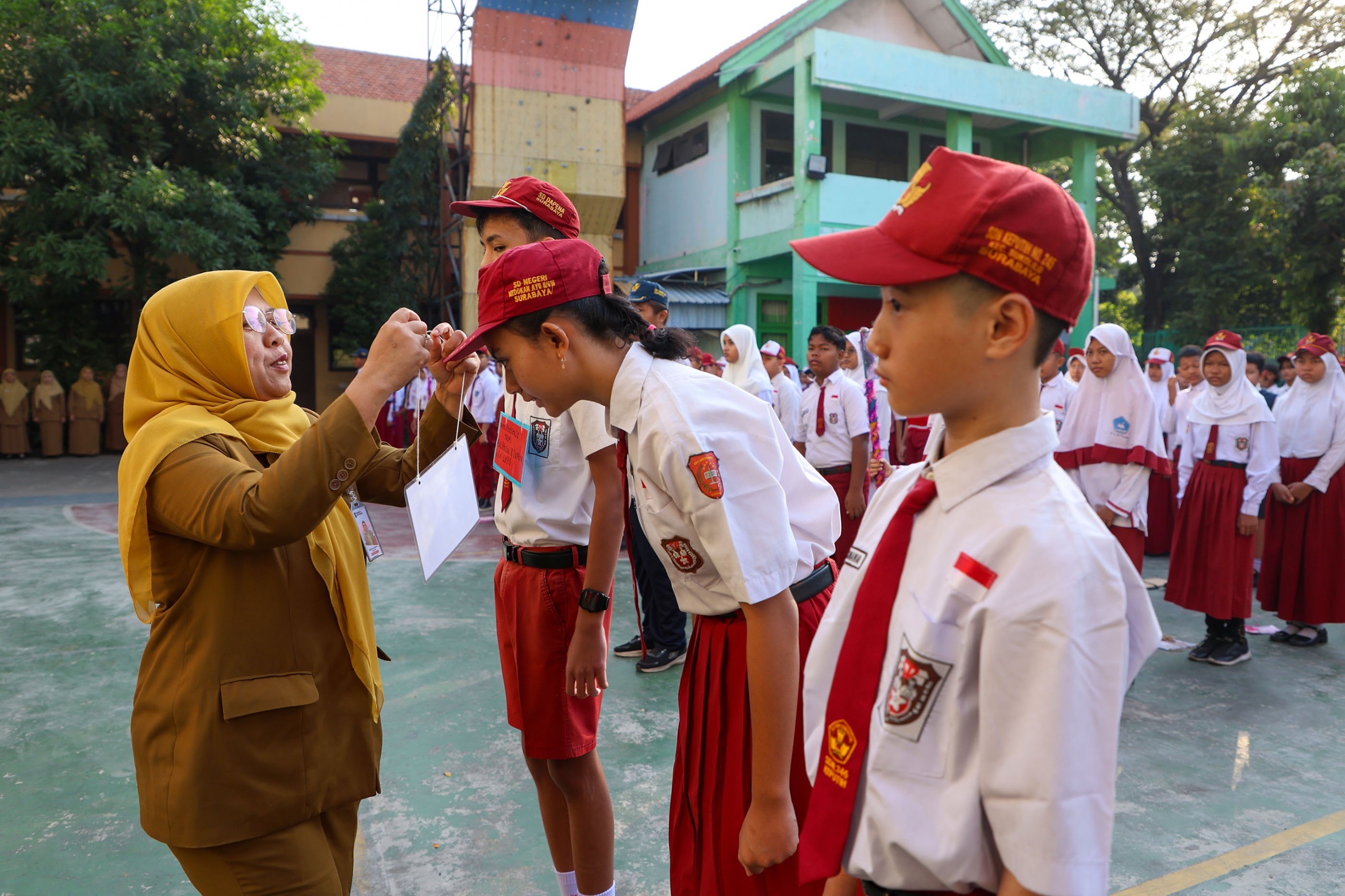 Orang Tua Tak Perlu Cemas, Sistem Kementerian Ikut Pantau MPLS di Surabaya