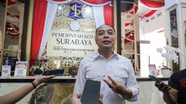 Respons Cepat Warga, Eri Wajibkan Jajaran Pemkot Surabaya Punya Hotline Sendiri