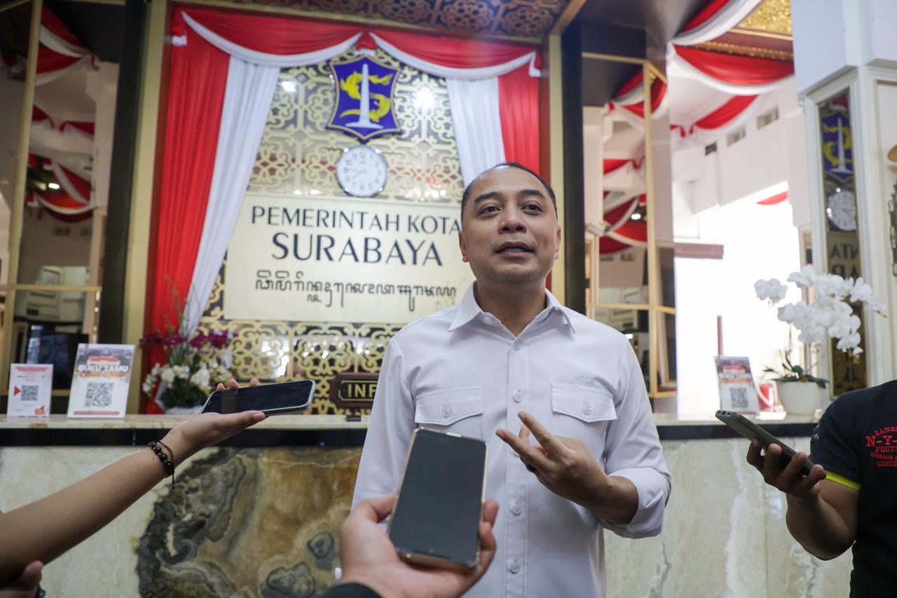 Respons Cepat Warga, Eri Wajibkan Jajaran Pemkot Surabaya Punya Hotline Sendiri