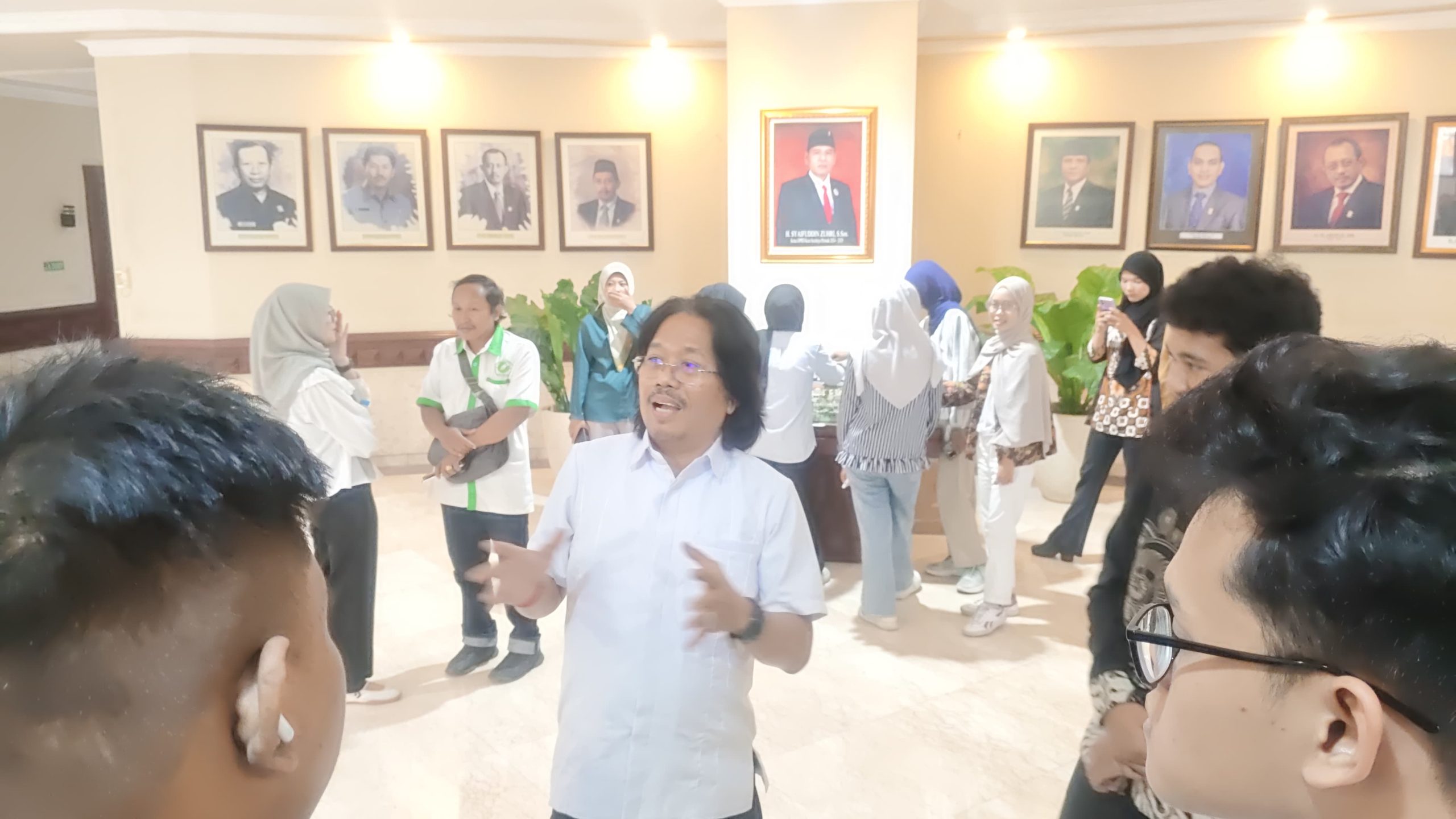 Terima Kunjungan Komunitas Pemuda, Budi Leksono Tegaskan DPRD Surabaya Terbuka dan Transparan