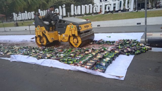 Gilas 3.000 Botol Miras, Pemkab Lumajang Tegaskan Tak Ada Toleransi