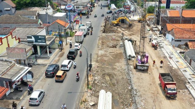 Solusi Macet Surabaya Barat: Pemkot Garap Saluran dan Utilitas Sebelum Lebarkan Jalan Menganti