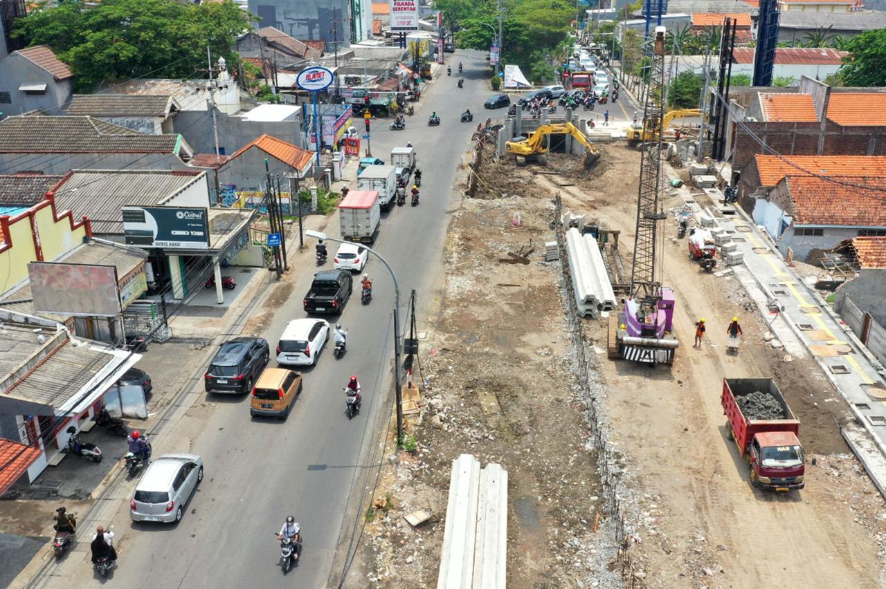 Solusi Macet Surabaya Barat: Pemkot Garap Saluran dan Utilitas Sebelum Lebarkan Jalan Menganti