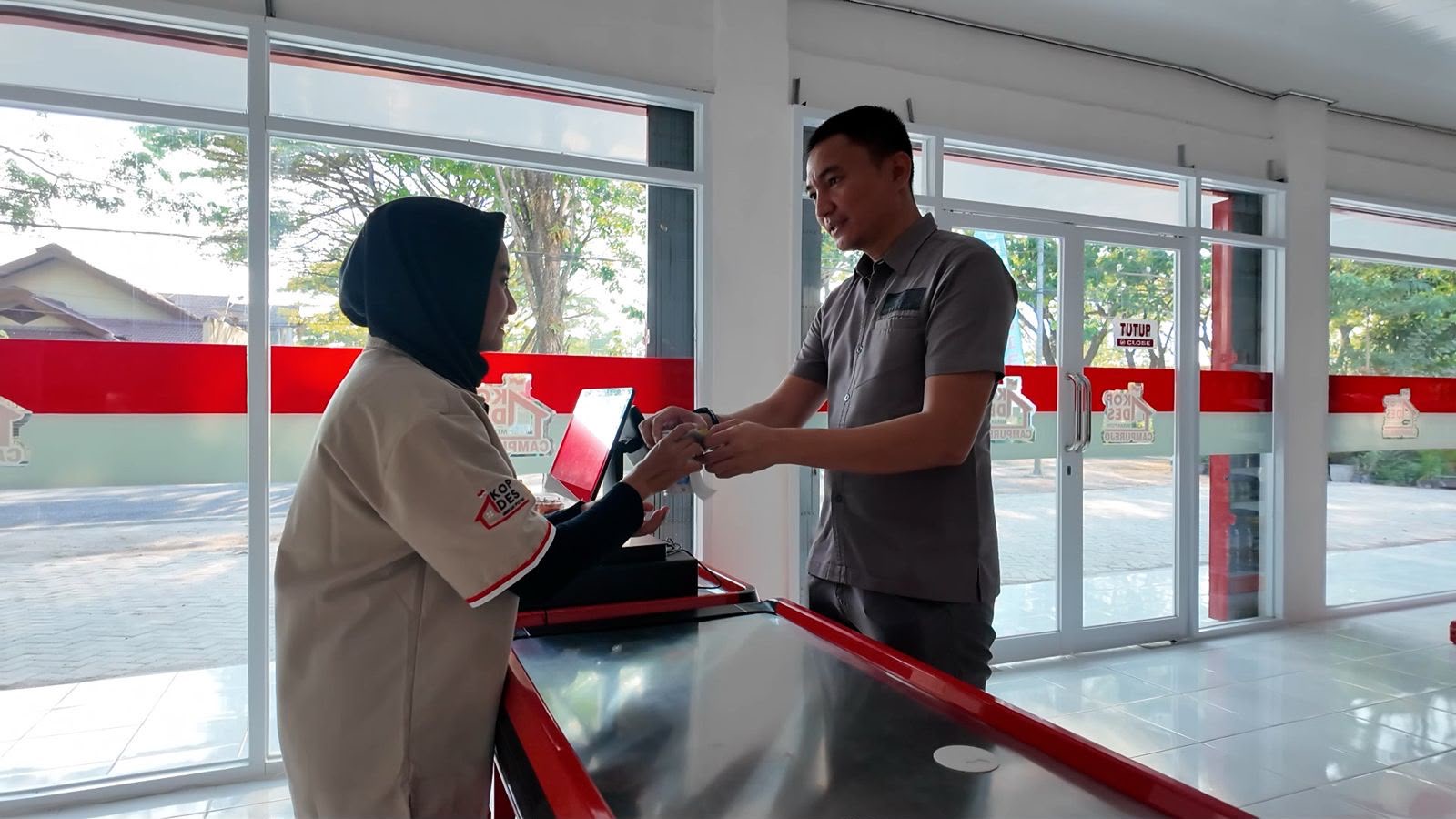 Cetak Transaksi Rp21 Miliar, Emil Dardak: Koperasi Jatim Jangan Puas Diri