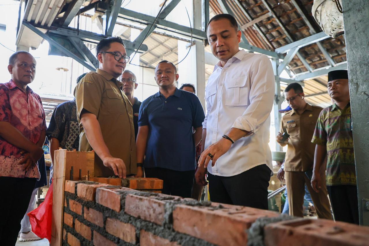 Pemkot Surabaya Revitalisasi 16 Pasar Tradisional untuk Tekan Pasar Tumpah