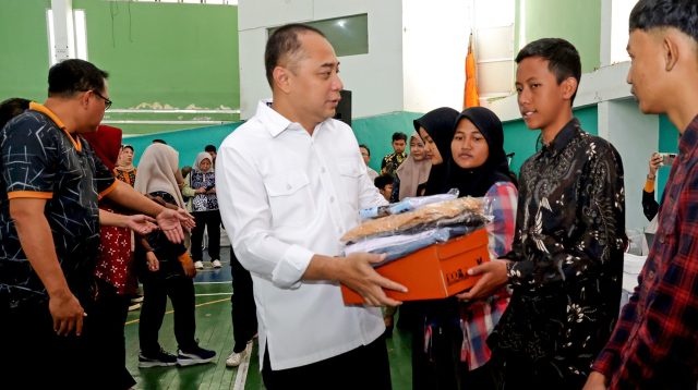 Jamin 7.380 Siswa, Eri Cahyadi Tegaskan Tidak Boleh Ada Lagi Pungutan Sekolah di Surabaya