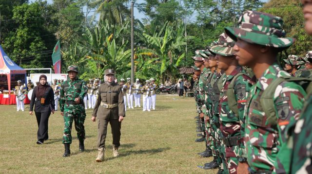 Bupati Lumajang Indah Amperawati meresmikan TMMD ke-129 di Desa Ledoktempuro Kecamatan Randuagung.