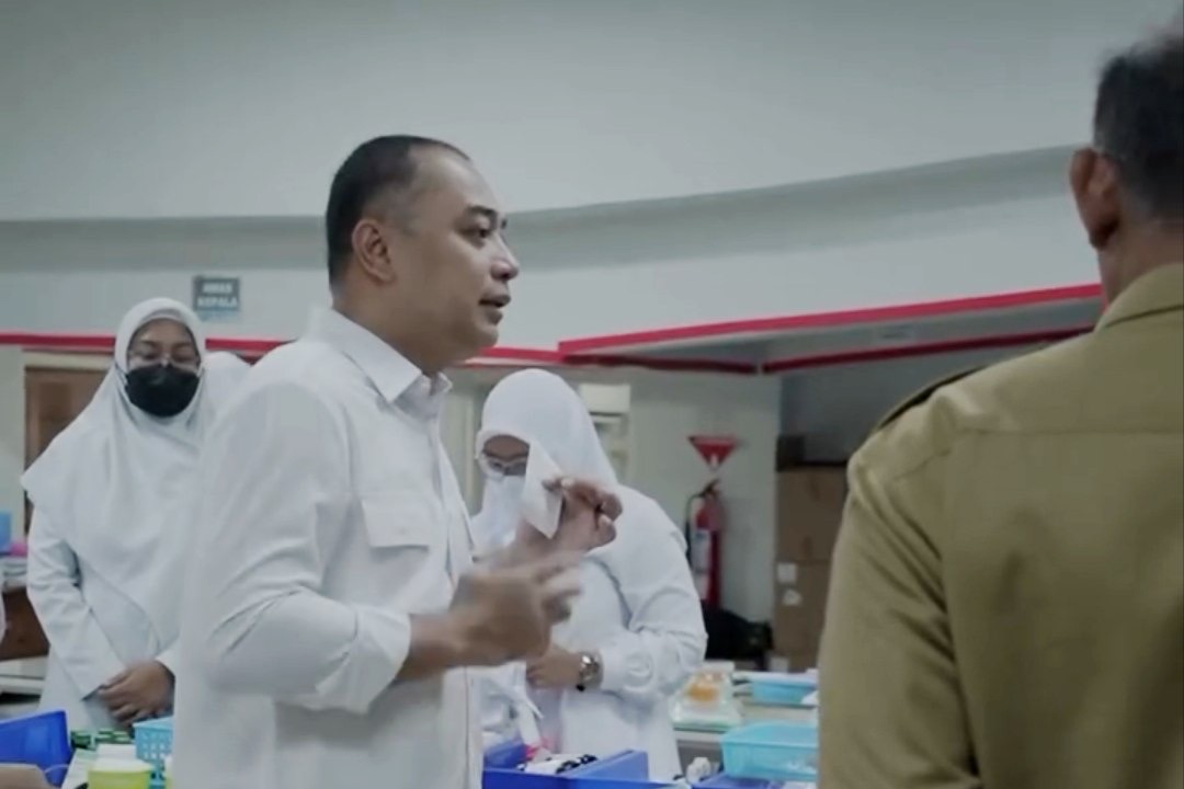 Wali Kota Eri Sidak Sidak RSUD Soewandhie, Wali Kota Eri Wajibkan RS Bayar Denda ke Pasien Jika Obat Telat