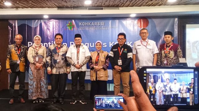 Dilantik Jadi Ketua KOHKARSSI Jatim, Rektor UMAHA Tekankan Pentingnya Perlindungan Hukum Tenaga Kesehatan