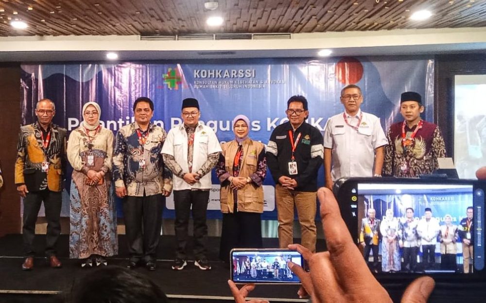 Pelantikan Pengurus KOHKARSSI Jawa Timur masa bakti 2026–2031 di Hotel Santika Surabaya. Dilantik Jadi Ketua KOHKARSSI Jatim, Rektor UMAHA Tekankan Pentingnya Perlindungan Hukum Tenaga Kesehatan