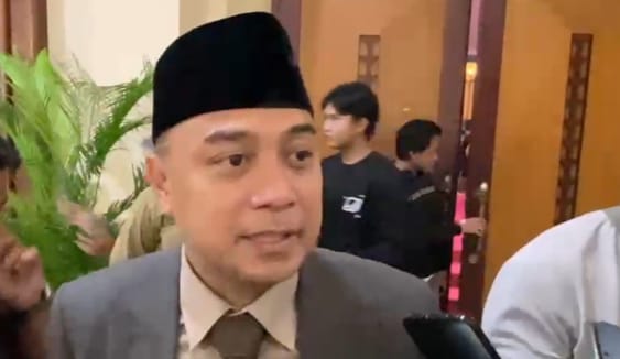 Wali Kota Eri Cahyadi akan evaluasi konser gratis di SUBEC Evaluasi Konser Gratis, Wali Kota Surabaya Kaji Sistem Gelang Usai Kericuhan SUBEC