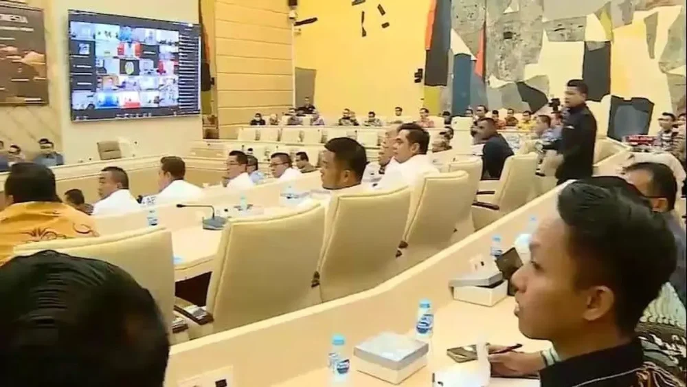 Anggota Komisi II DPR Fraksi PDIP Deddy Sitorus memberikan klarifikasi terkait polemik ucapan 'kayak sirkus' dalam rapat DPR.