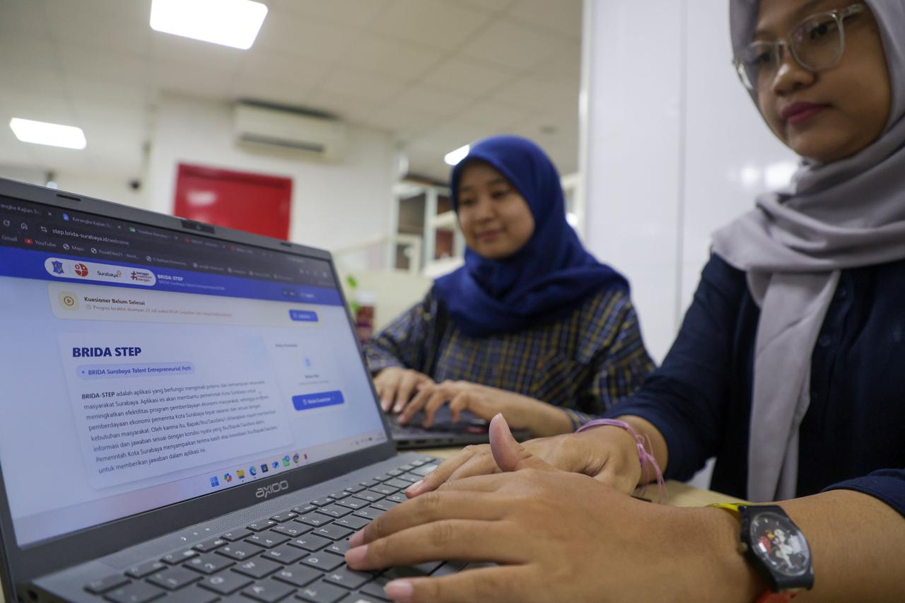 Pemkot Surabaya Uji Coba Inovasi Brida Step, Atasi Distorsi Bantuan Warga Miskin