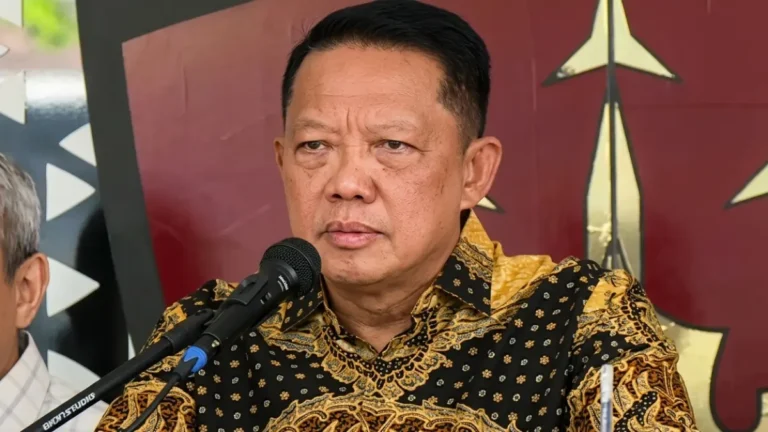 Eks Jampidsus Febrie Ardiansyah Ditetapkan Jadi Tersangka 3 Kasus, Apa Saja?