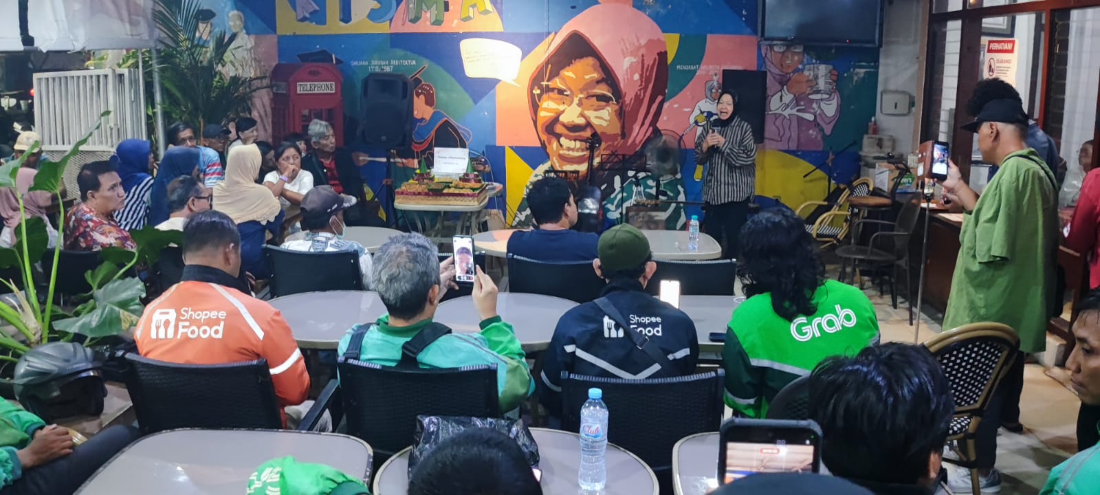 Sambangi Historisma Cafe, Risma Ajak Pelaku Usaha Lokal Kolaborasi Bangun Kota