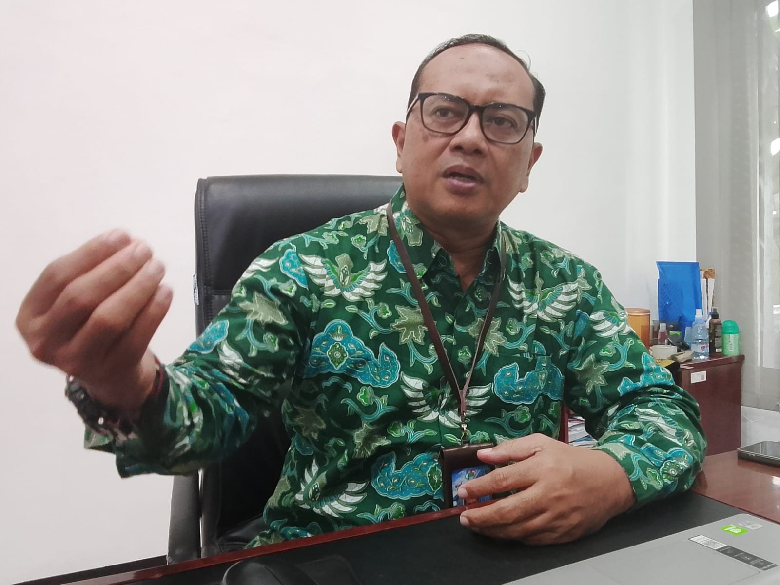 Menunggu Panen Tebu, Juragan di Lumajang Mampir Jadi Relawan MBG