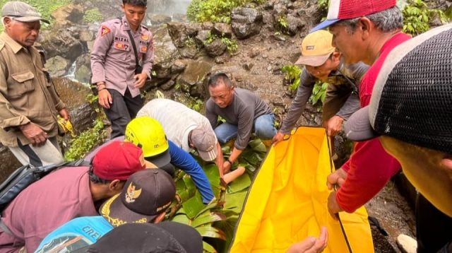 Diduga Terjatuh dari Tebing 150 Meter Wisata Kapas Biru, Lansia di Lumajang Meninggal Dunia