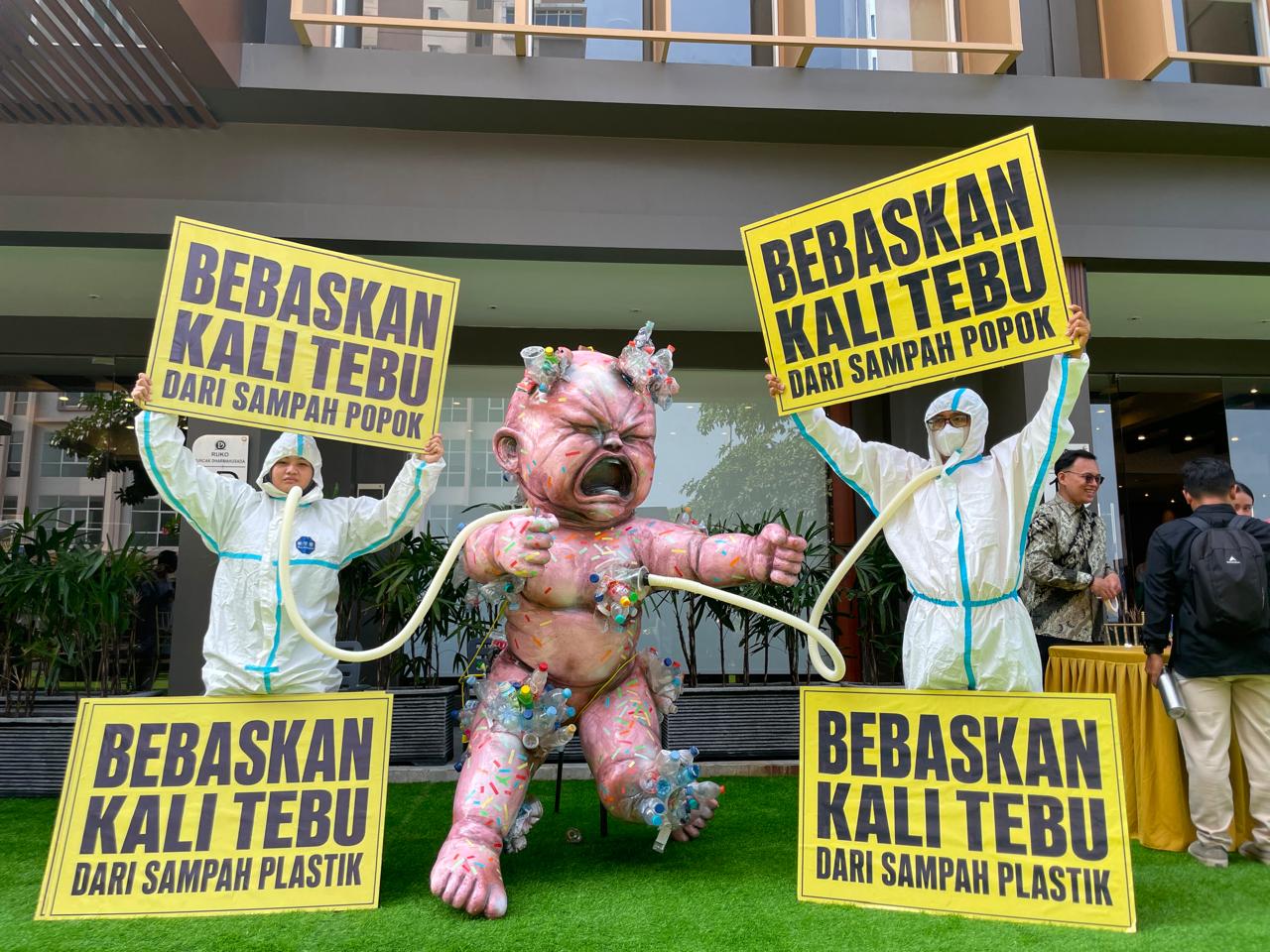 Dominasi 74% Popok Bekas di Kali Tebu Surabaya Ungkap Anomali Krisis Sampah Lokal